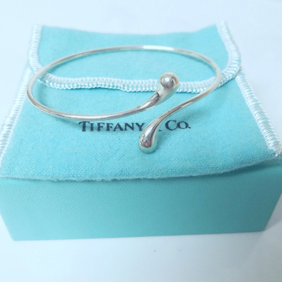 elongated teardrop bangle